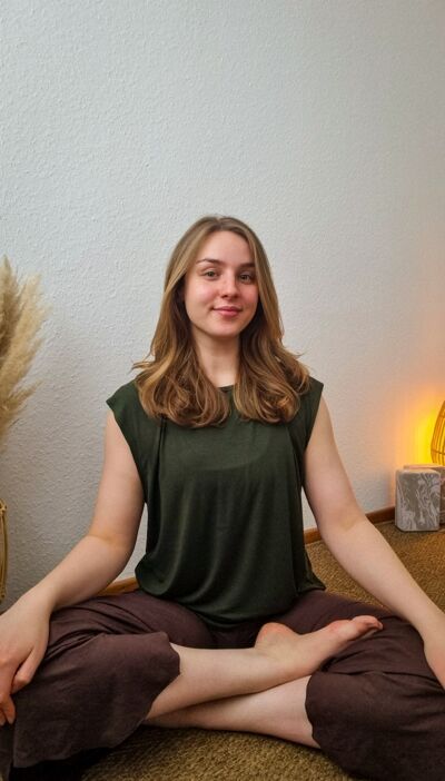 movementwithlea im Suraya Logo