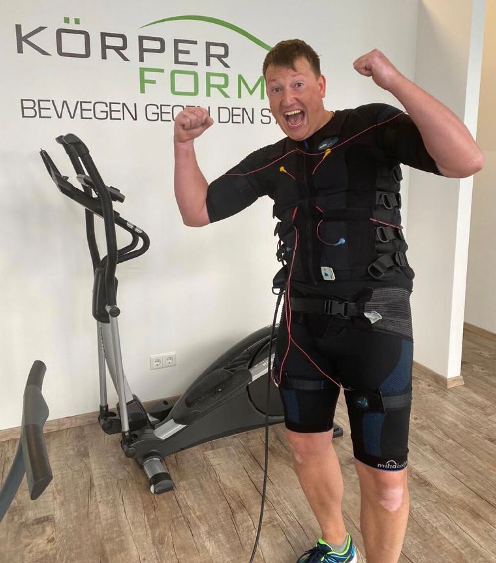 Glücklicher Sportler nach dem Training