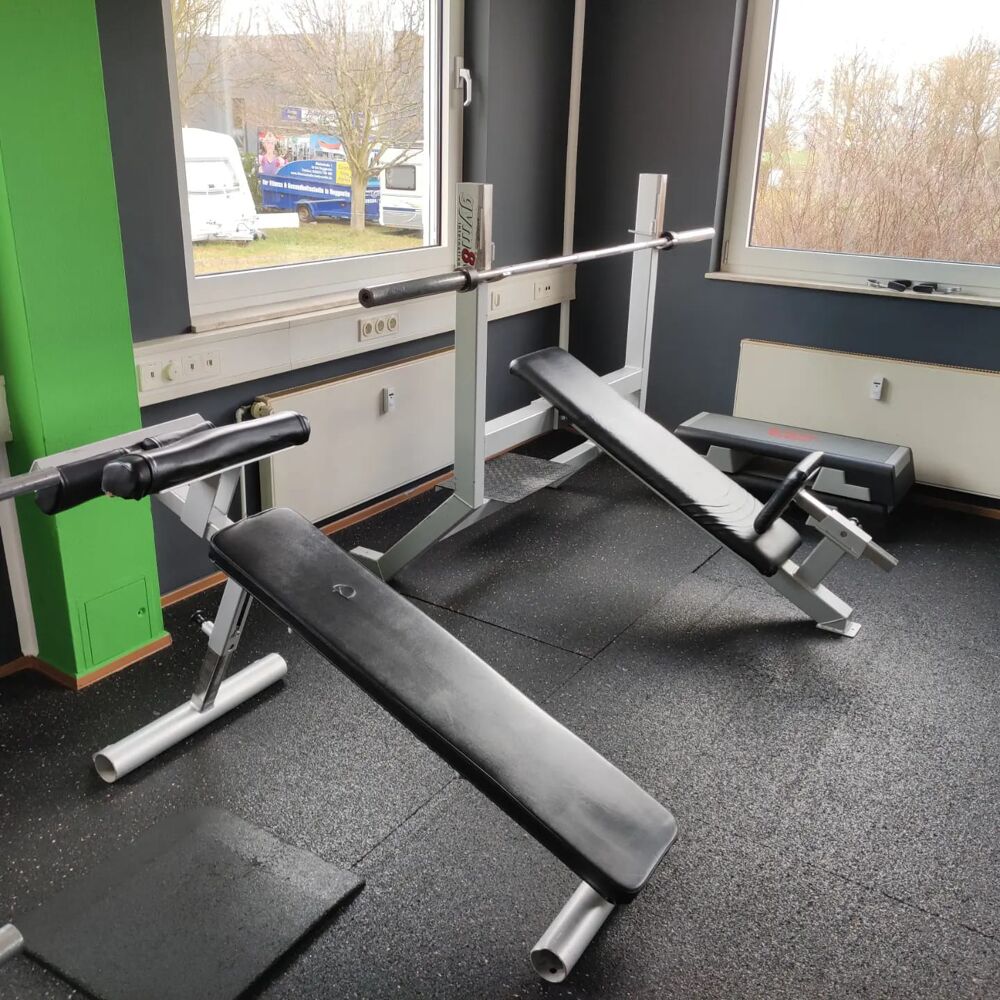 Schrägbankdrücken Situps