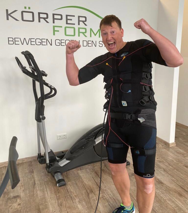 Glücklicher Sportler nach dem Training