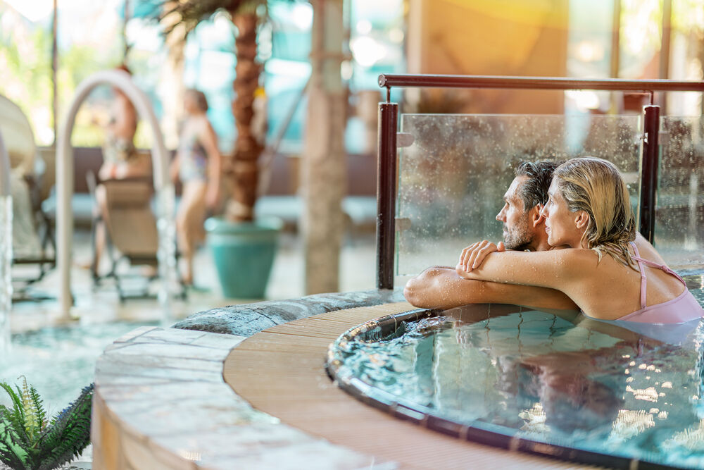 Urlaubsträume bis zum Horizont im Infinity-Pool der ParadiesInsel.