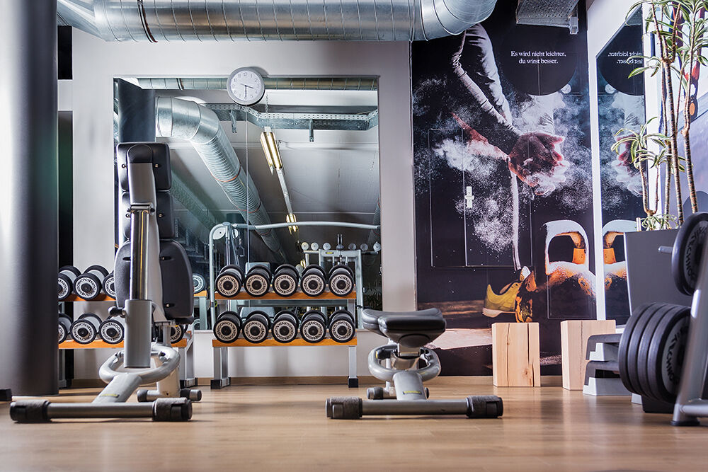 Unsere Technogym®-Kraftgeräte der neuesten Generation verbinden modernste Technologie mit exzellenter Biomechanik und flüssigen Bewegungsmustern. Dabei verlieren sie nicht ihre Benutzerfreun