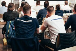 Ein Bild der Hansefit Teamperformer bei einem Meeting