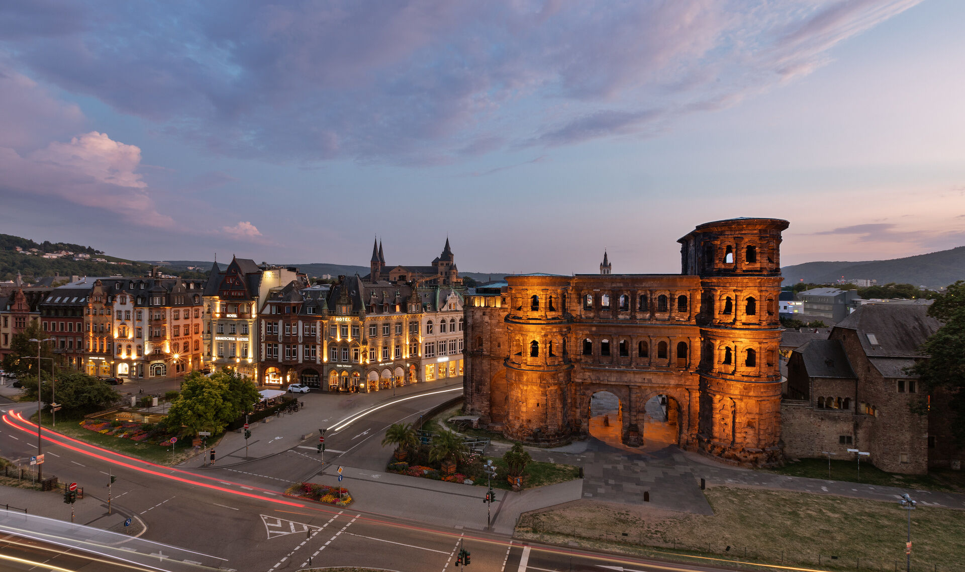 Porta Nigra in Trier zur blauen Stunde