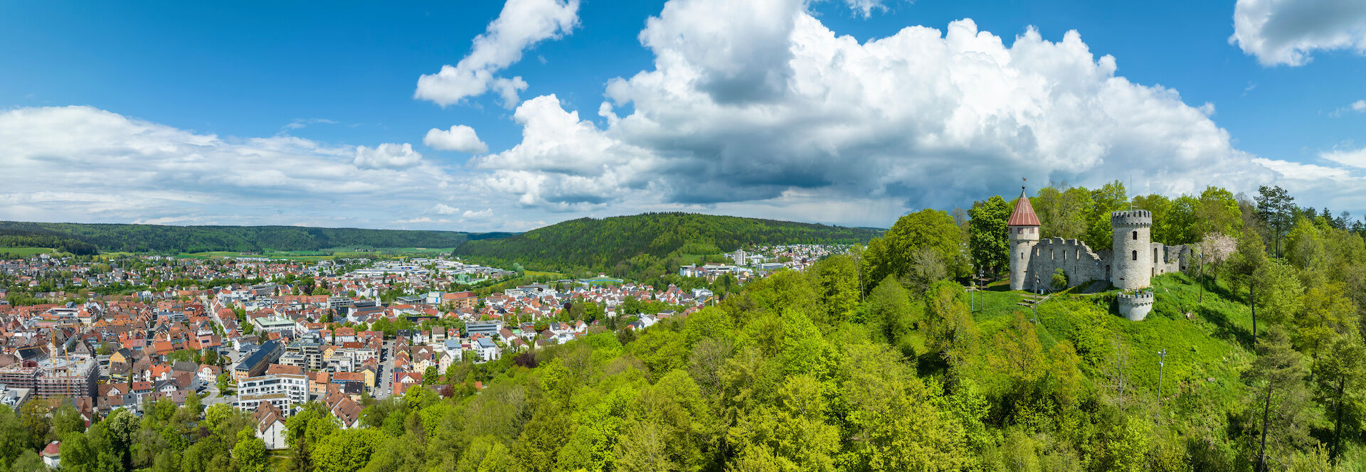 Luftbild der Burgruine Honburg auf dem Honberg, Tuttlingen