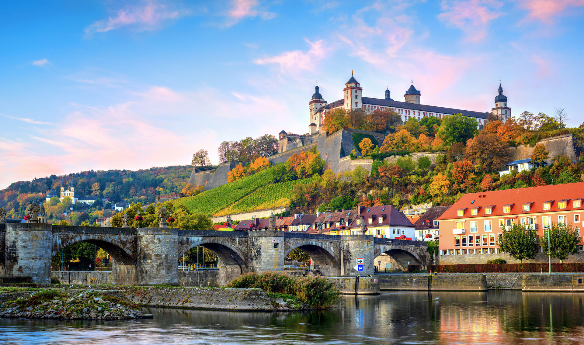 Blick auf die Marienberg Burg in Würzburg