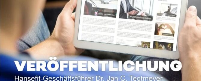 Eine Person hält ein Tablet in der Hand auf dem Pressemitteilungen zu sehen sind