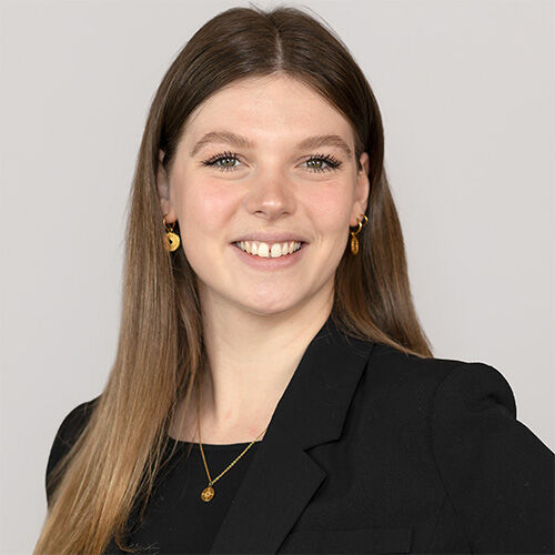 Portraitfoto von Hanna Schnelle