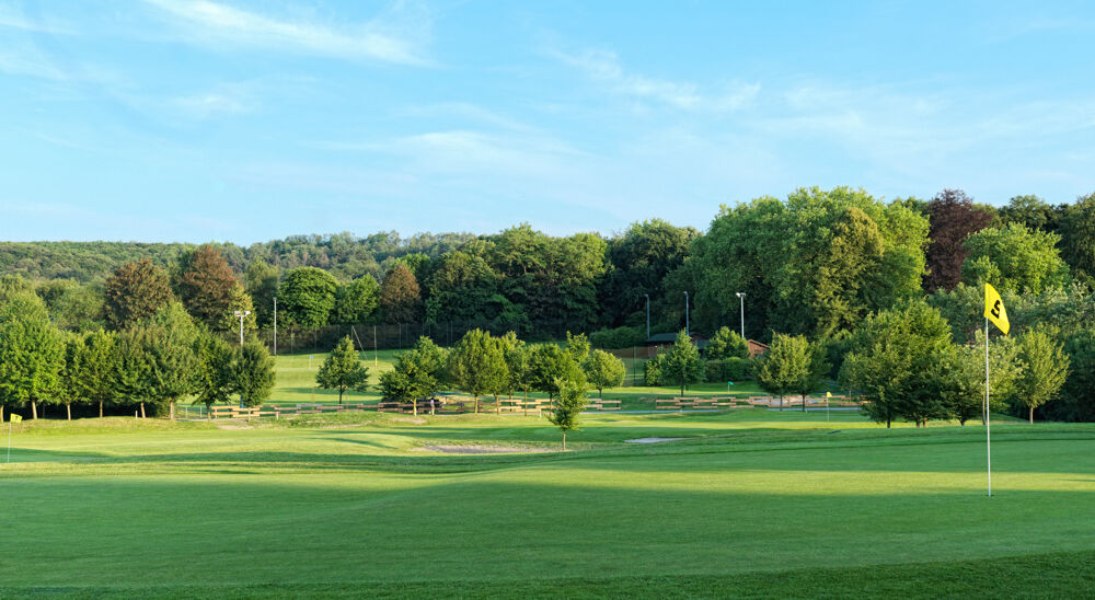 Blick über den Platz auf die Driving Range