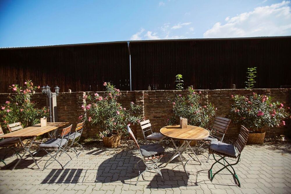Mit einem gemütlichen Biergarten